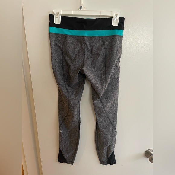 Lululemon cropped leggings - Picture 2 of 4